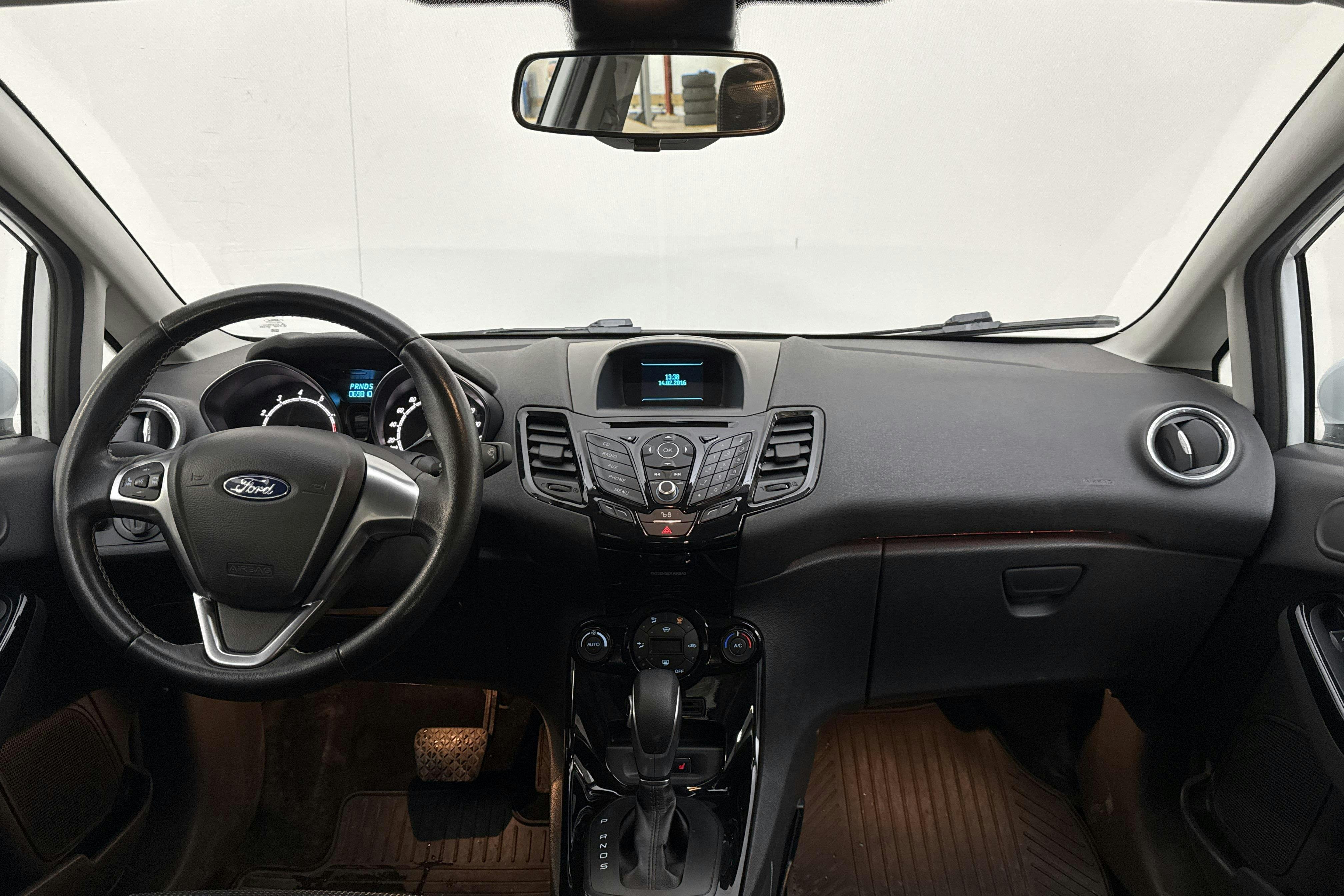 Vehicle Image 6