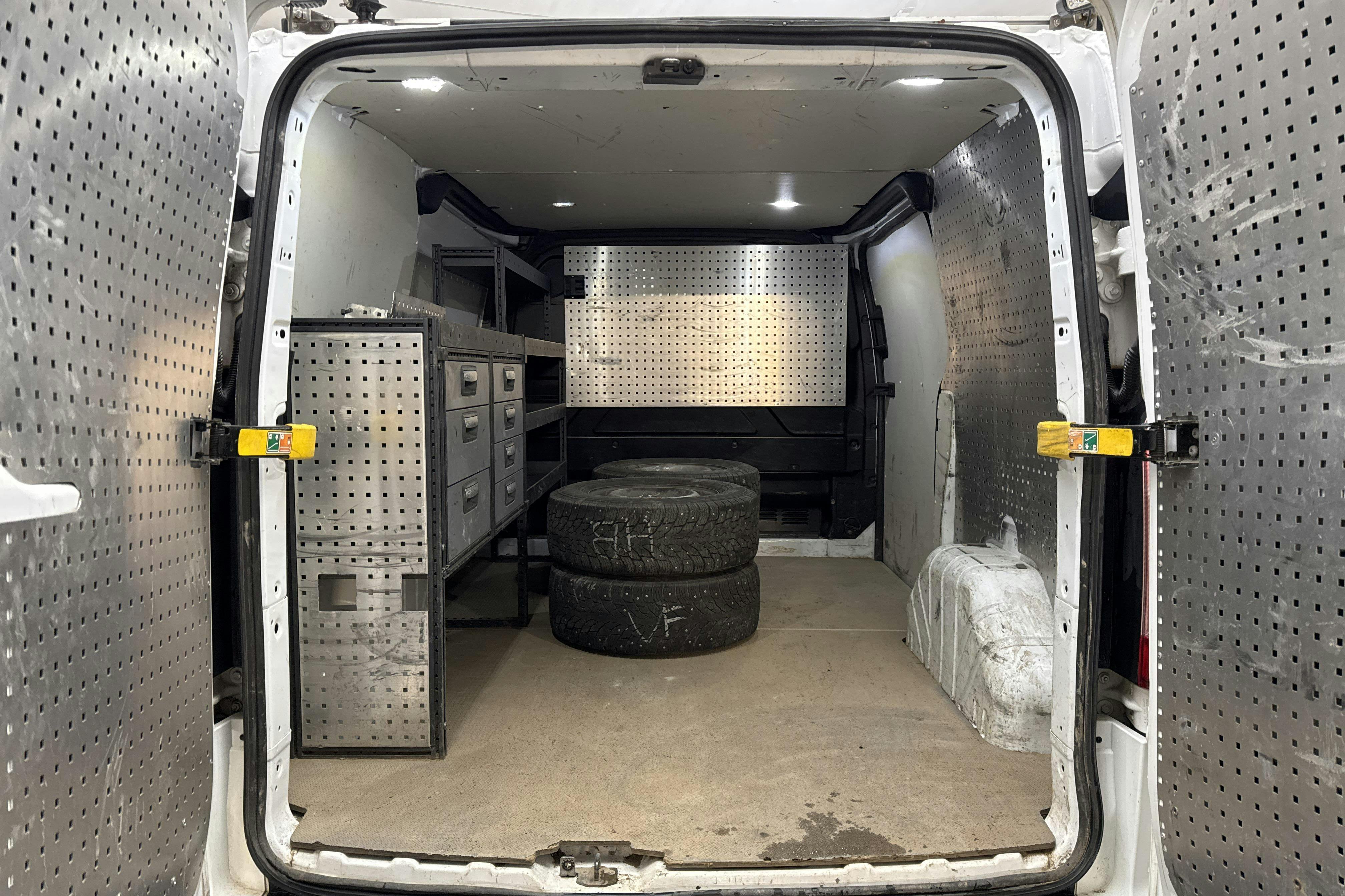 Vehicle Image 8