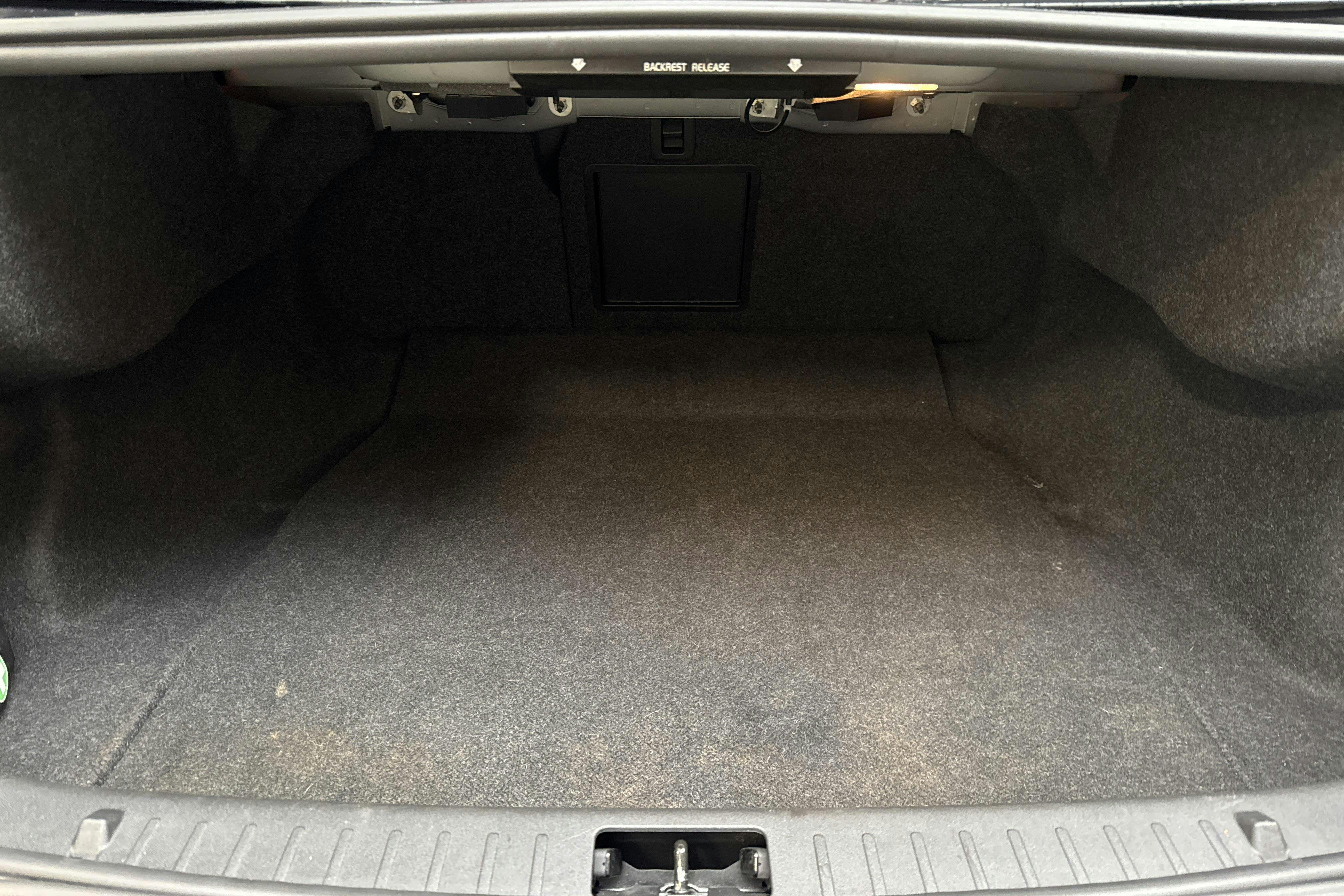 Vehicle Image 9