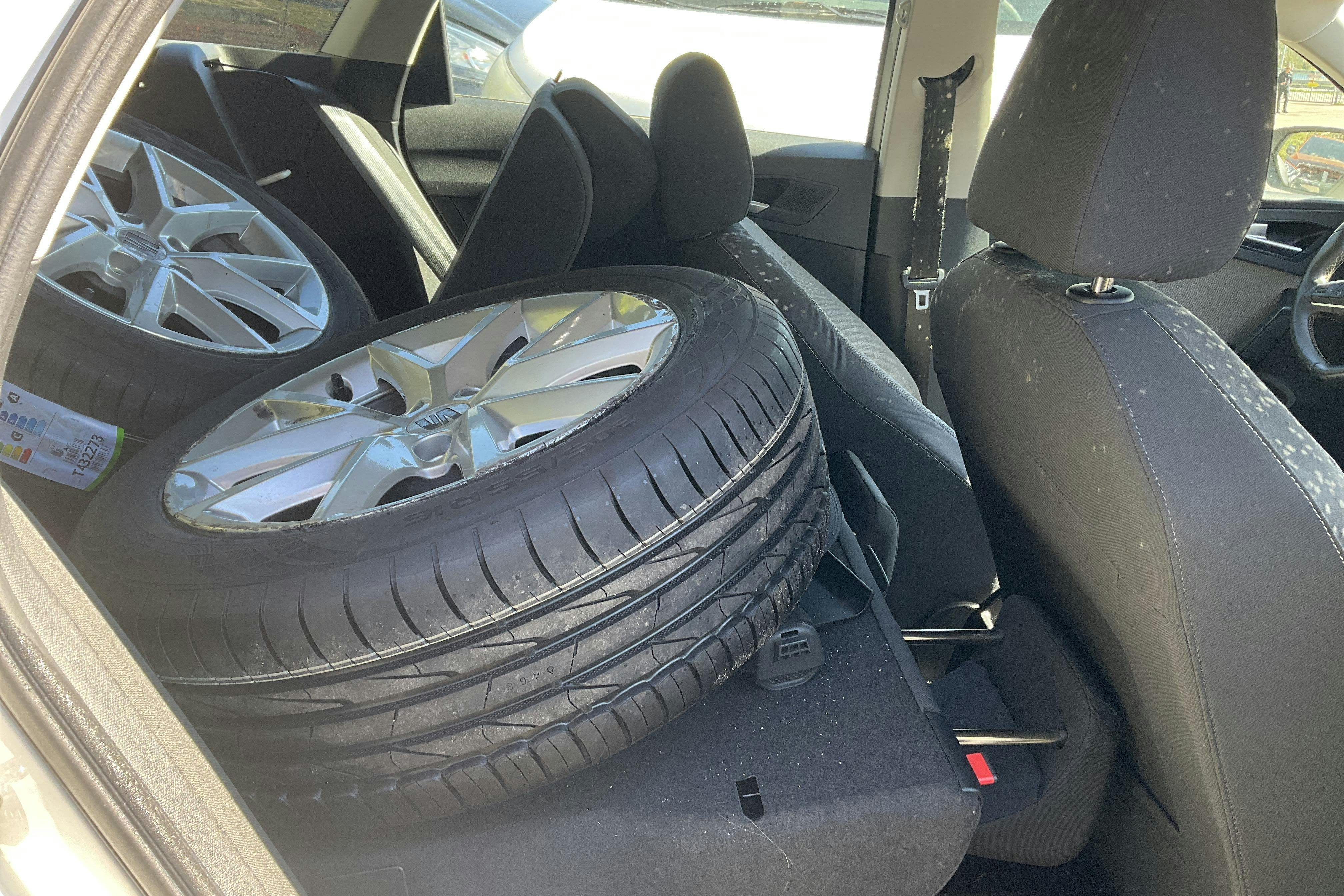 Vehicle Image 9