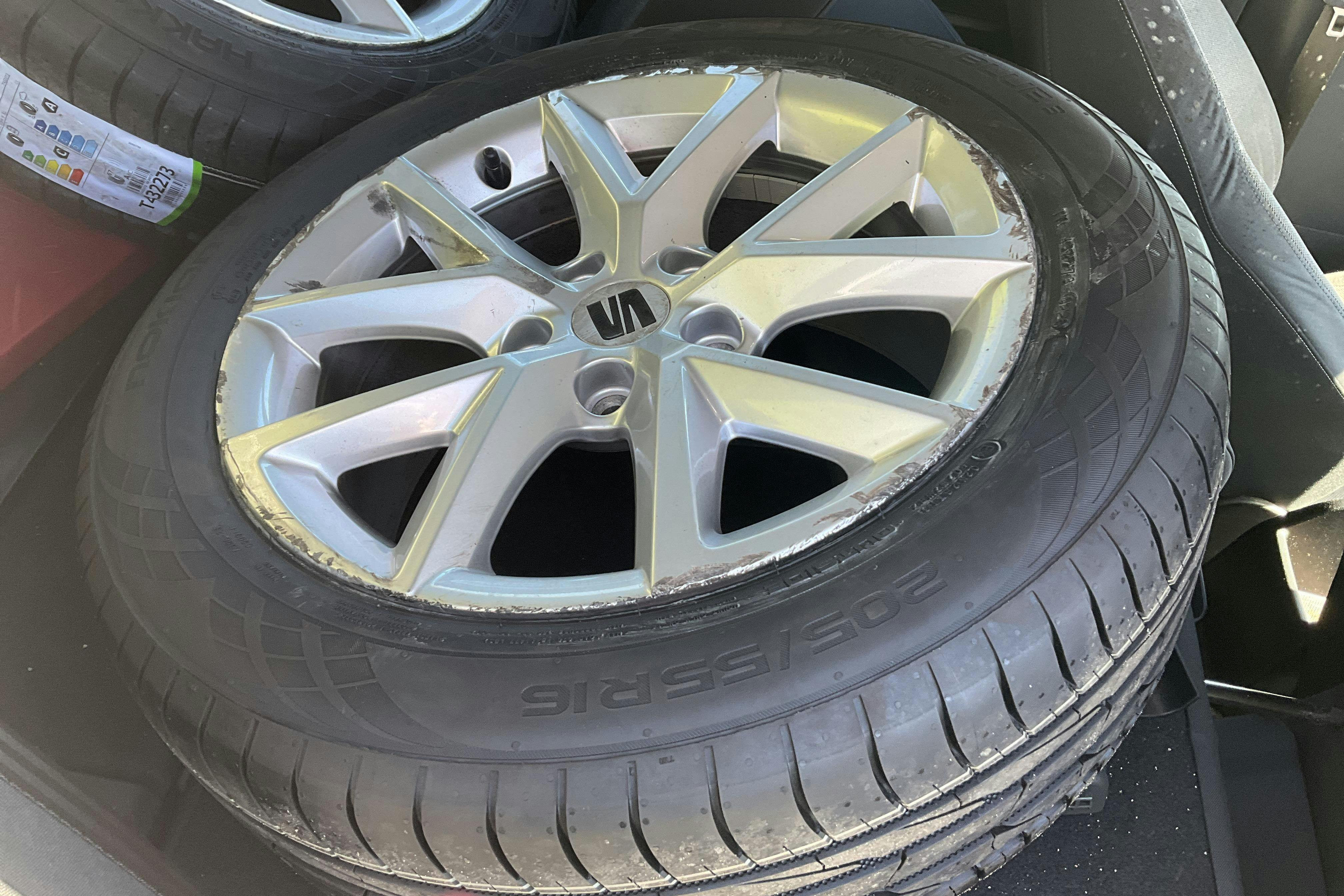 Vehicle Image 12