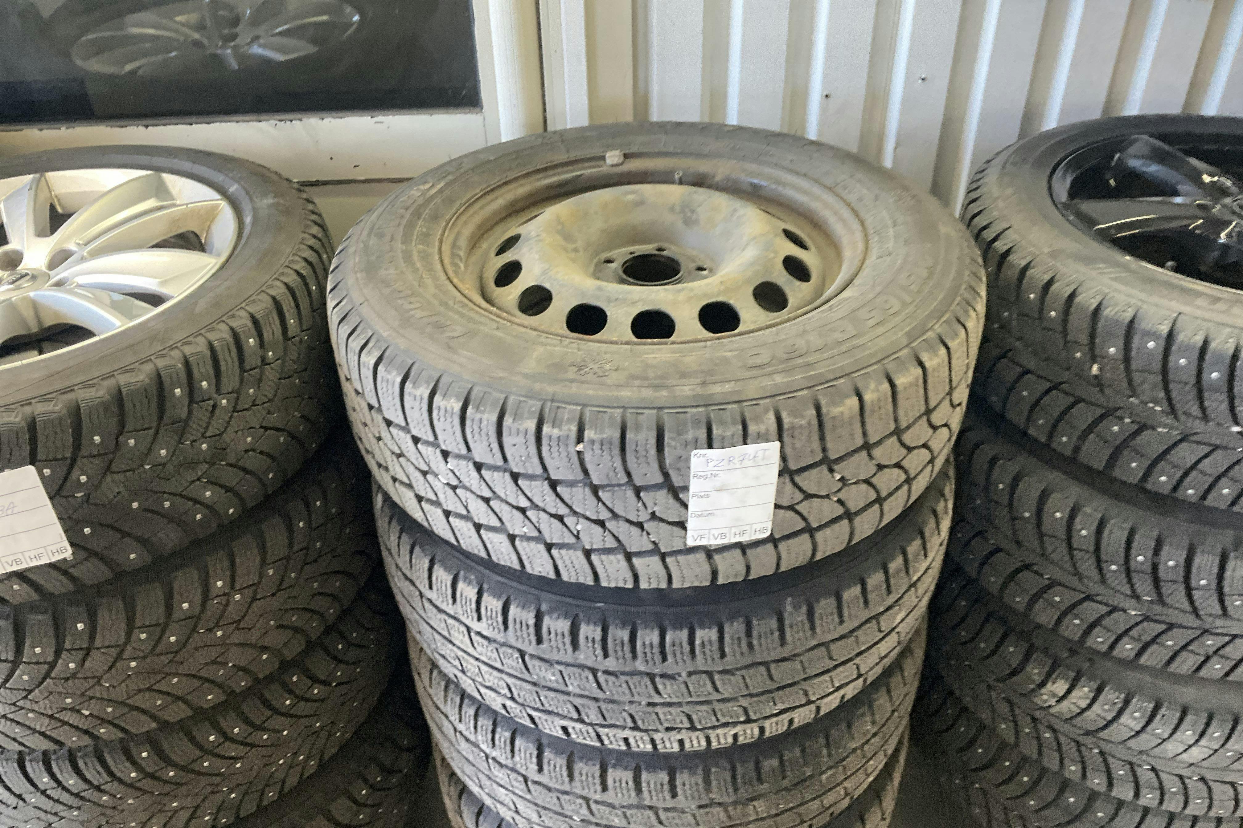 Vehicle Image 14
