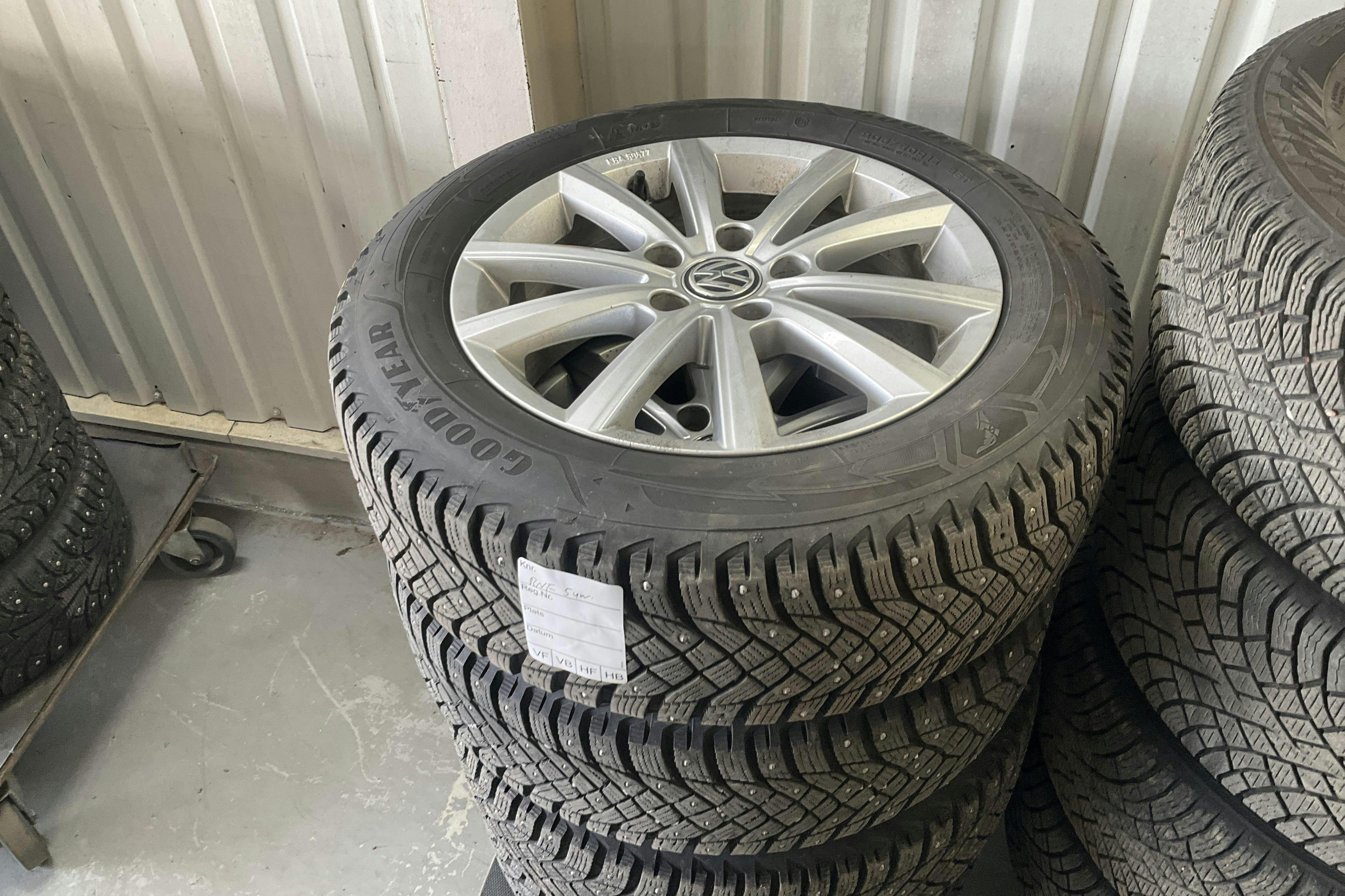 Vehicle Image 10