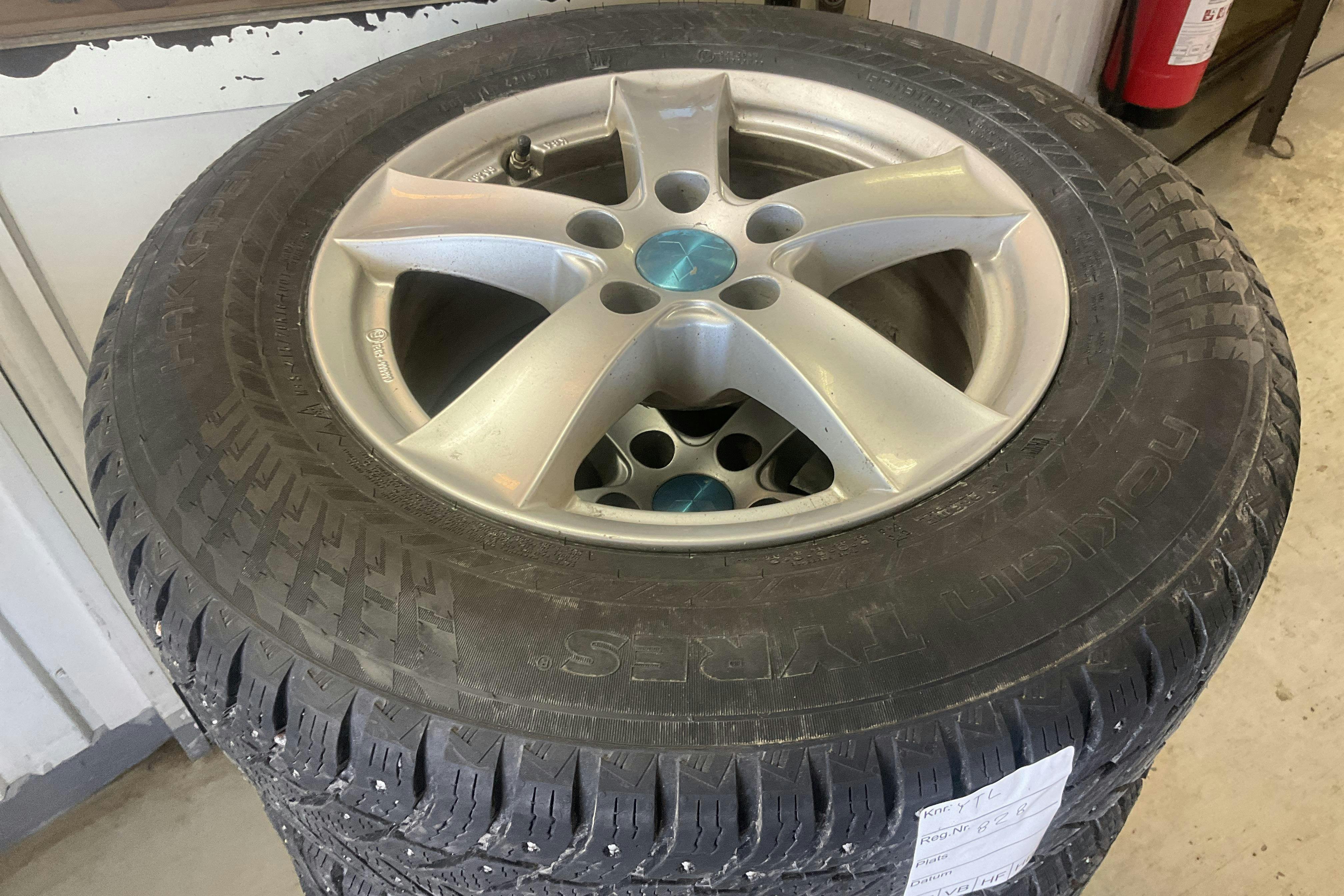 Vehicle Image 16