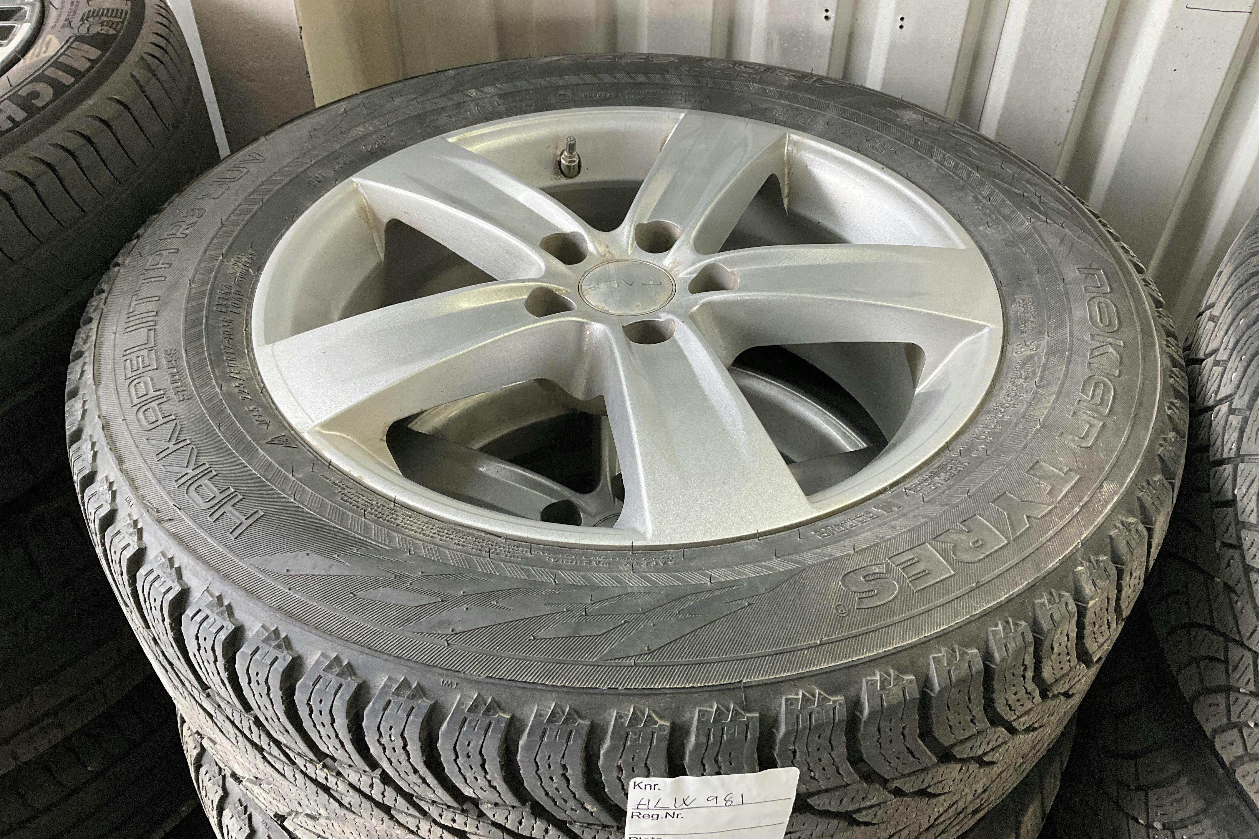 Vehicle Image 13
