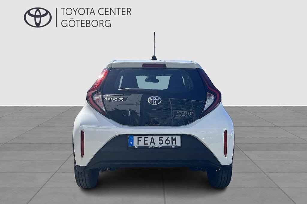 Vehicle Image 6