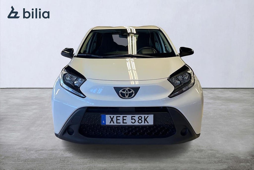 Vehicle Image 6