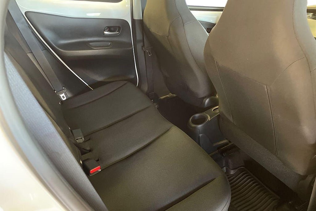 Vehicle Image 9
