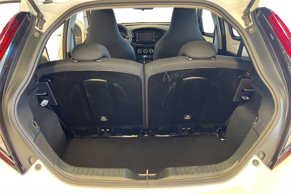 Vehicle Image 12