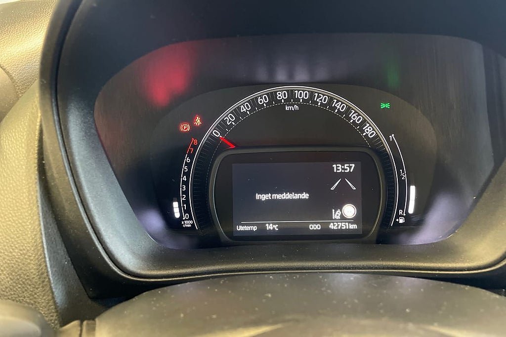 Vehicle Image 16