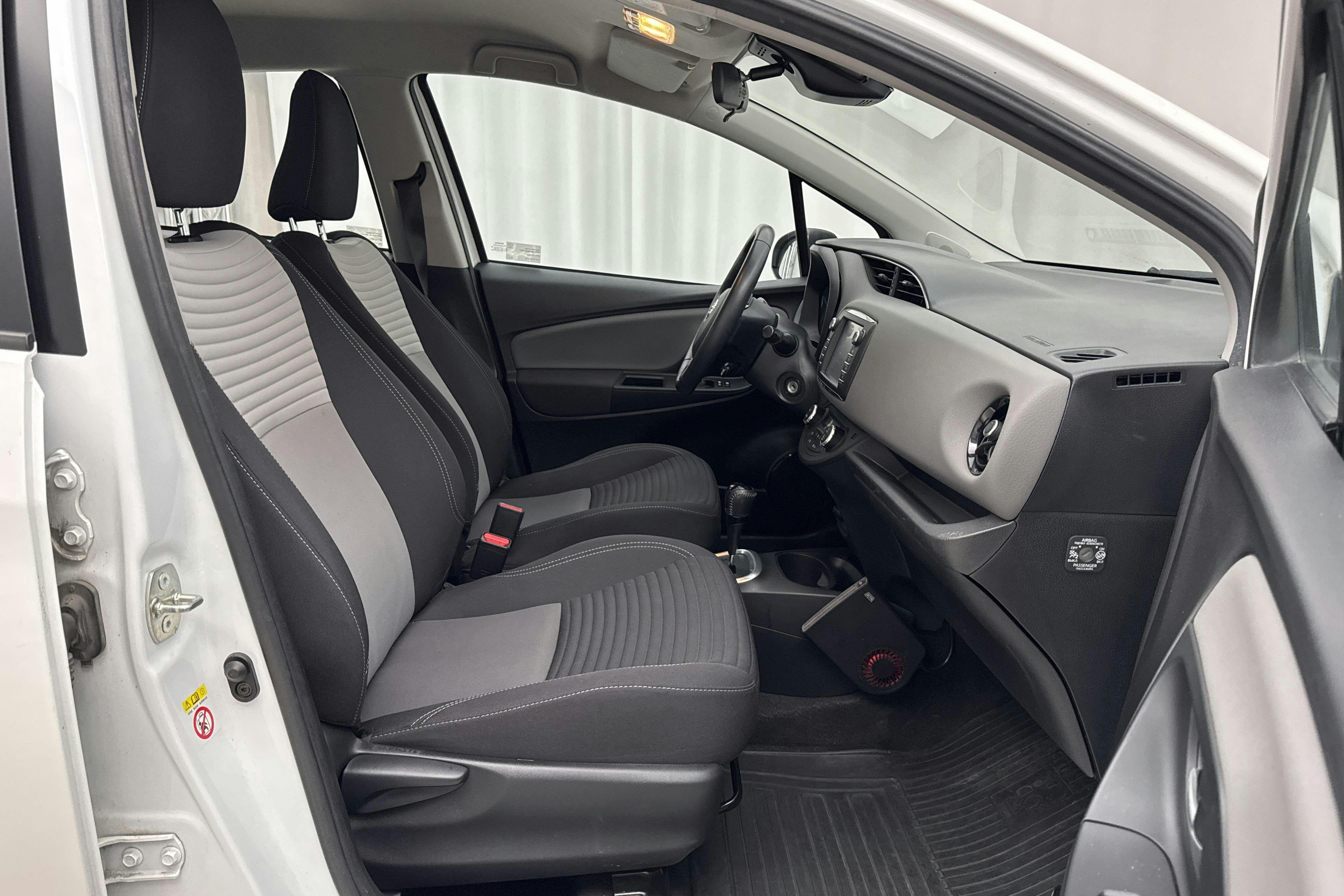 Vehicle Image 7