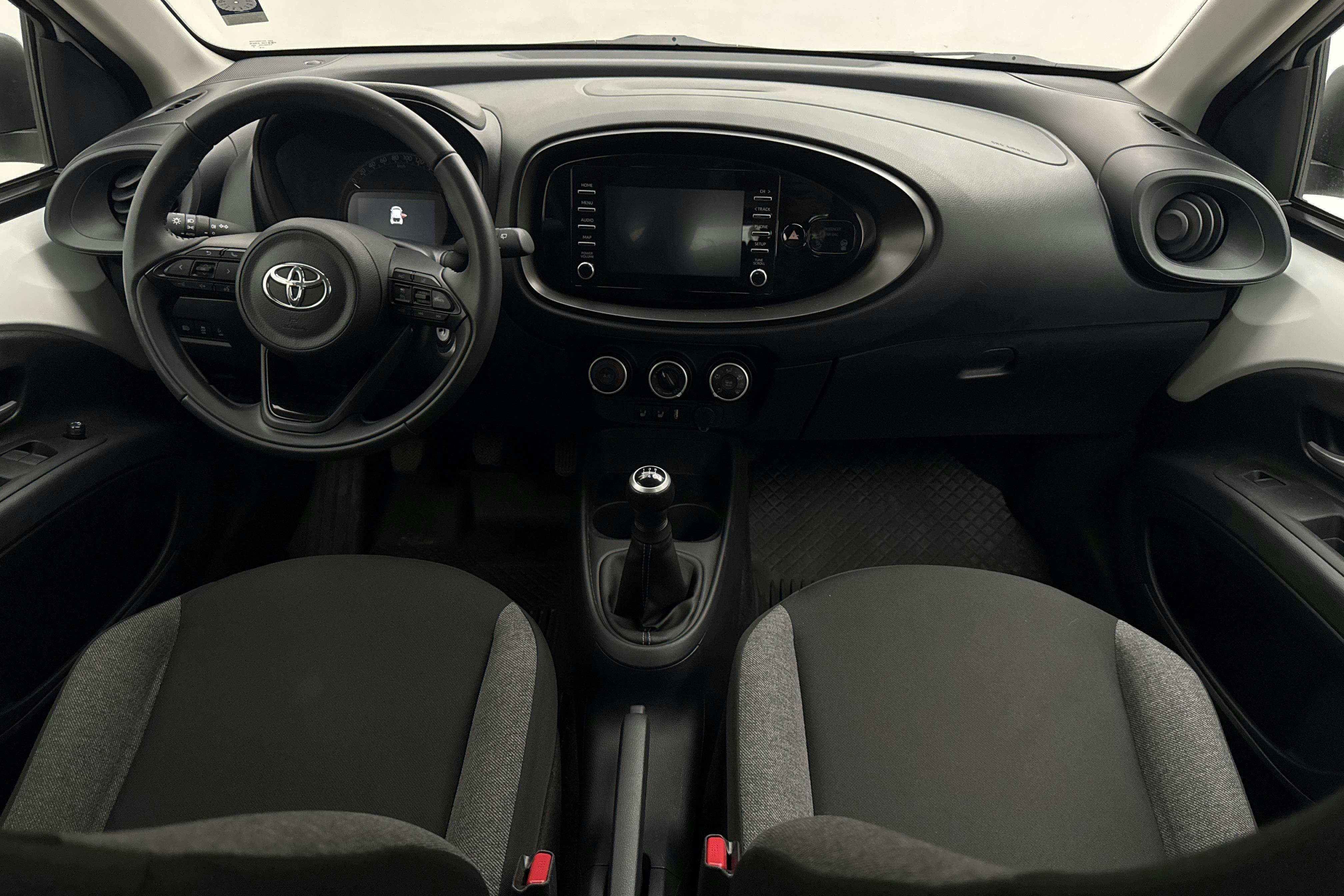 Vehicle Image 6
