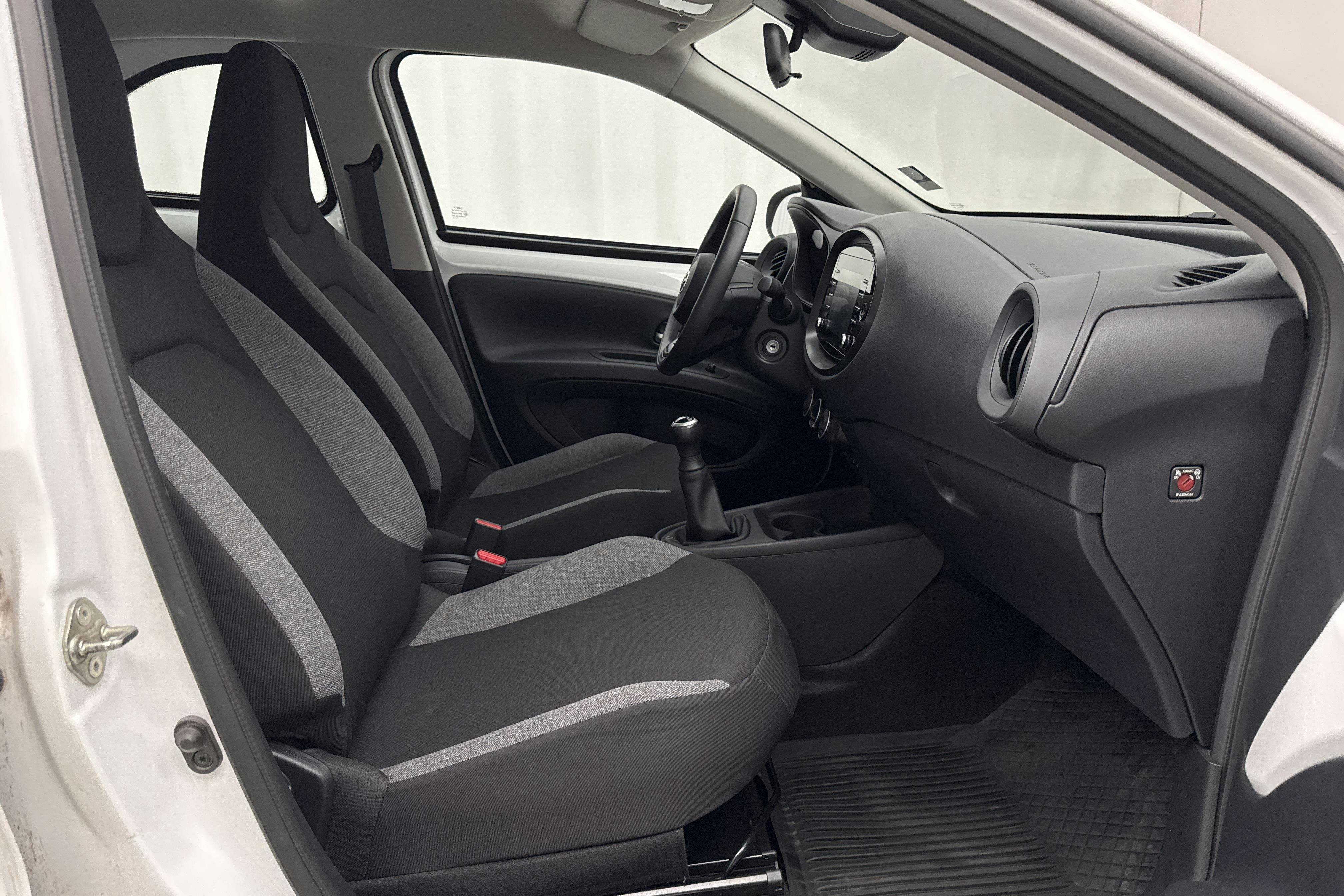 Vehicle Image 9