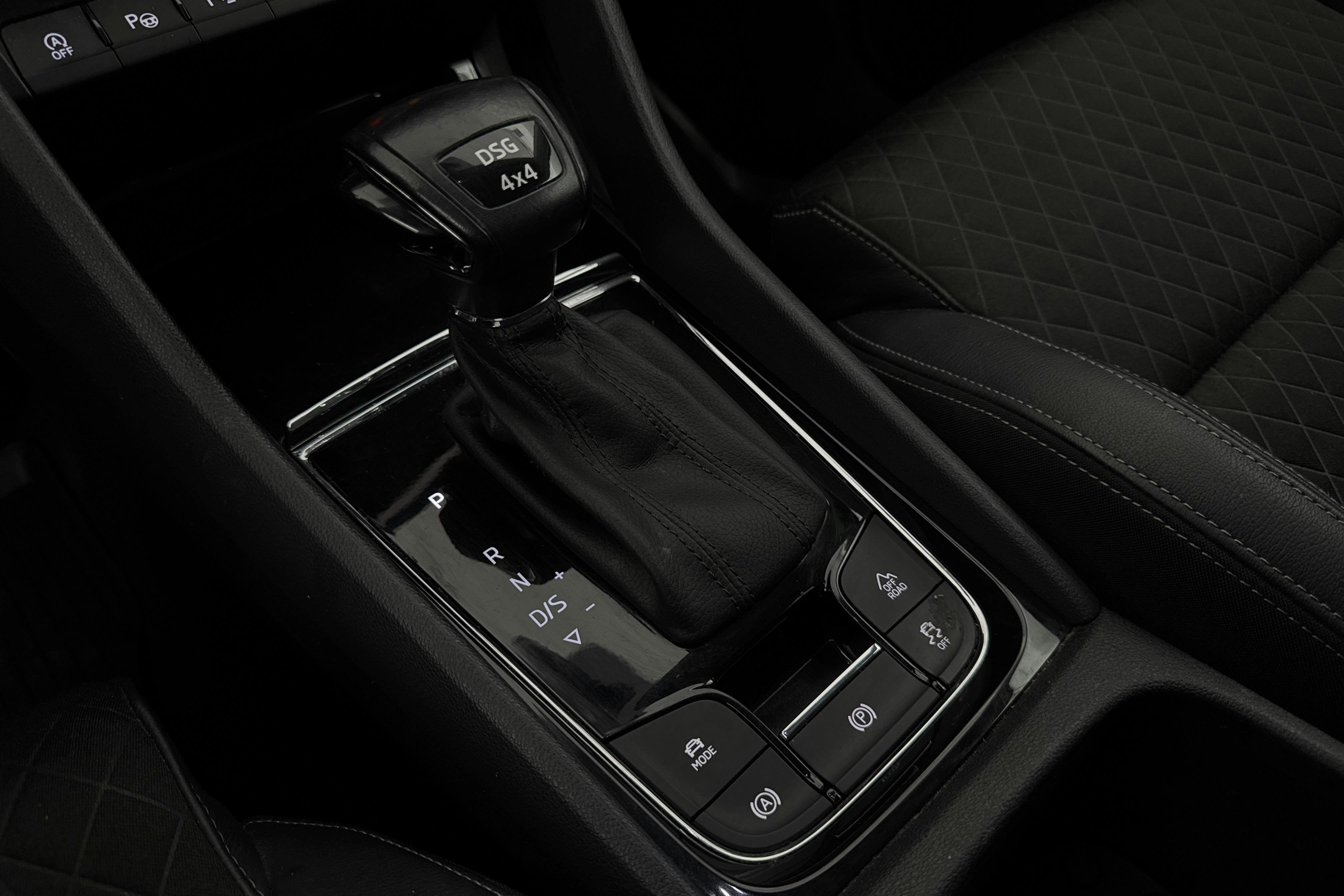 Vehicle Image 16
