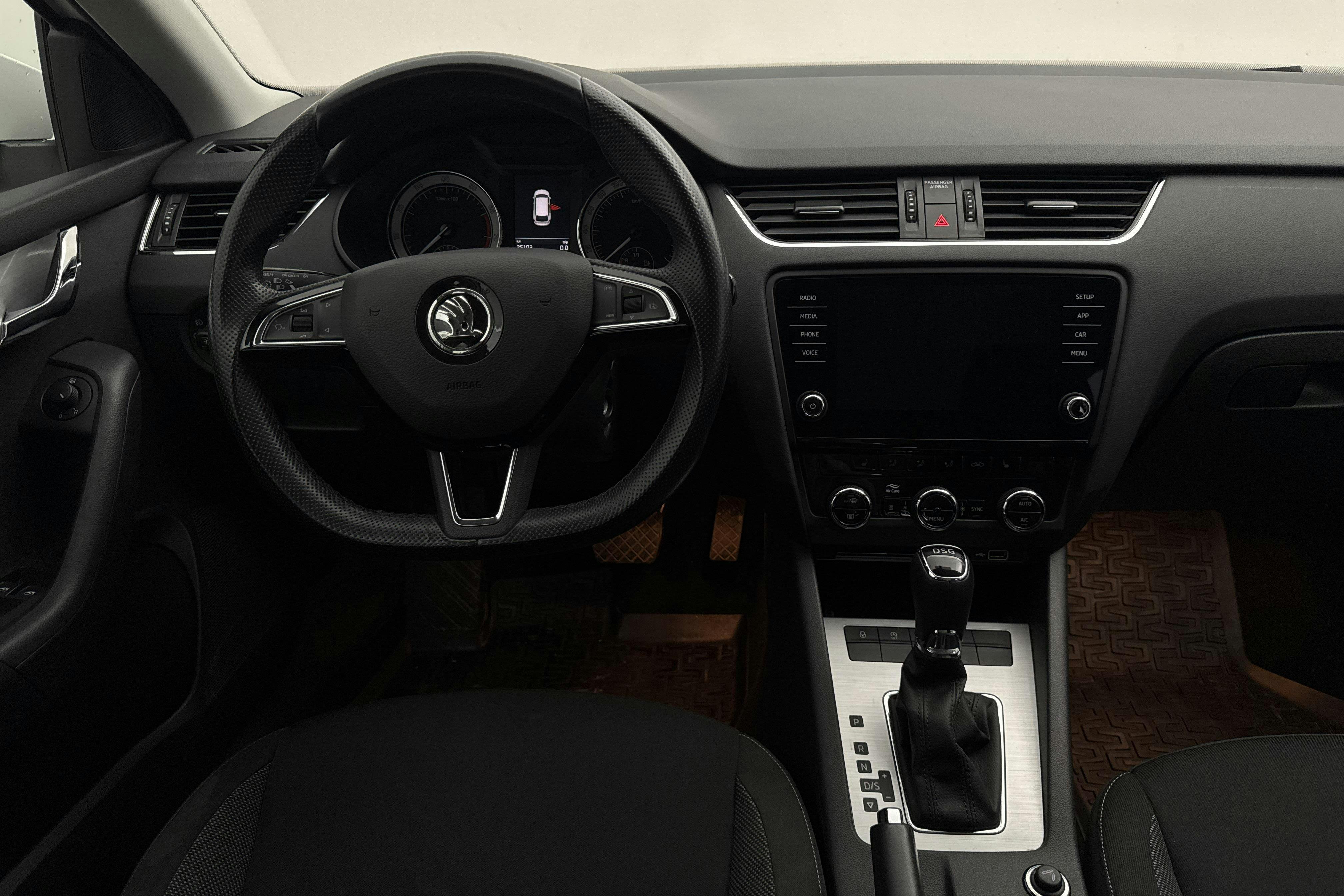 Vehicle Image 16