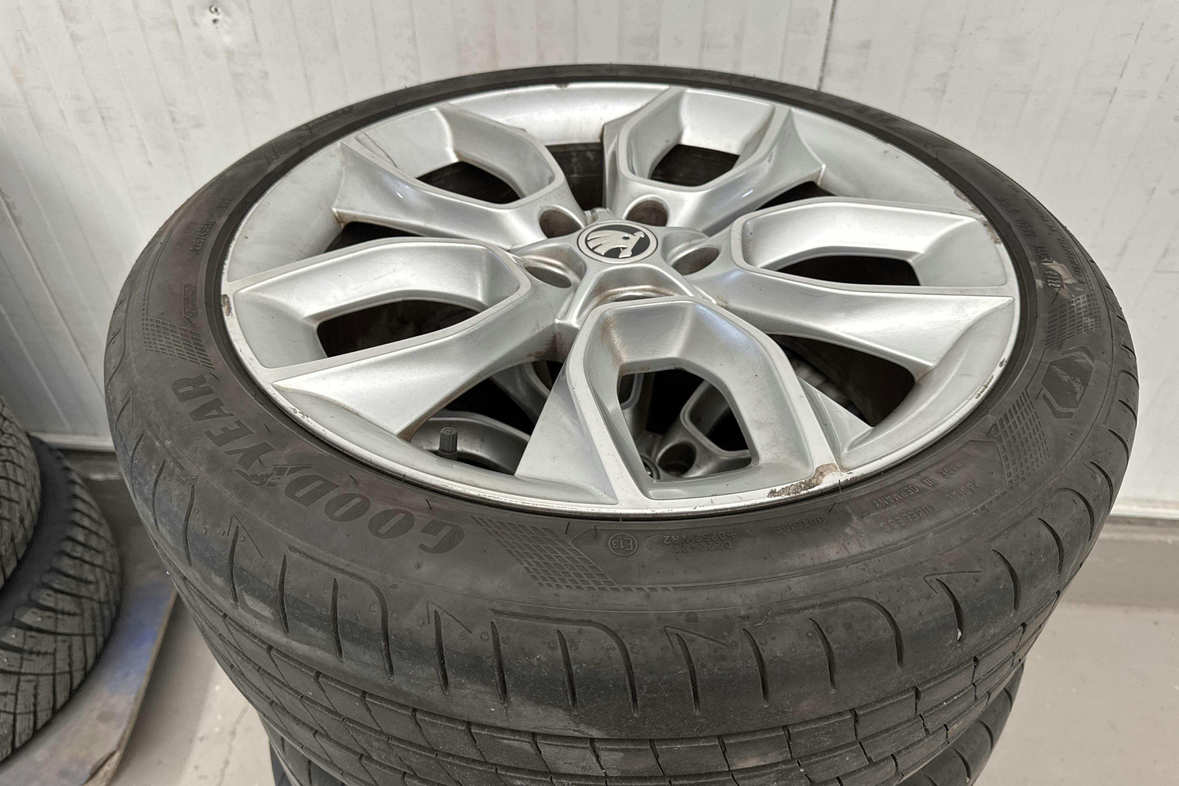 Vehicle Image 22