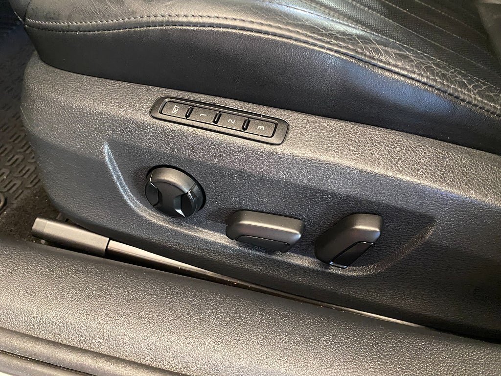 Vehicle Image 24
