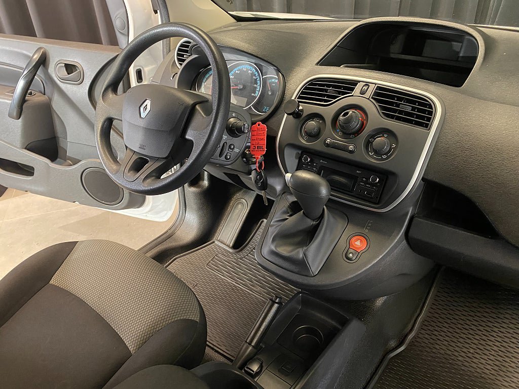 Vehicle Image 25