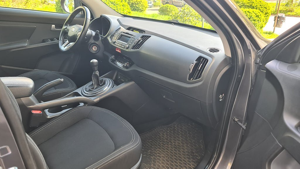 Vehicle Image 8