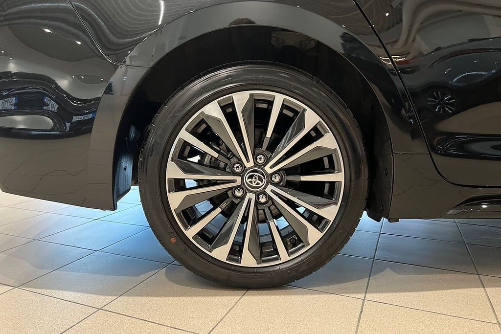 Vehicle Image 17