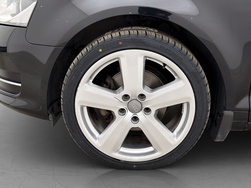 Vehicle Image 25