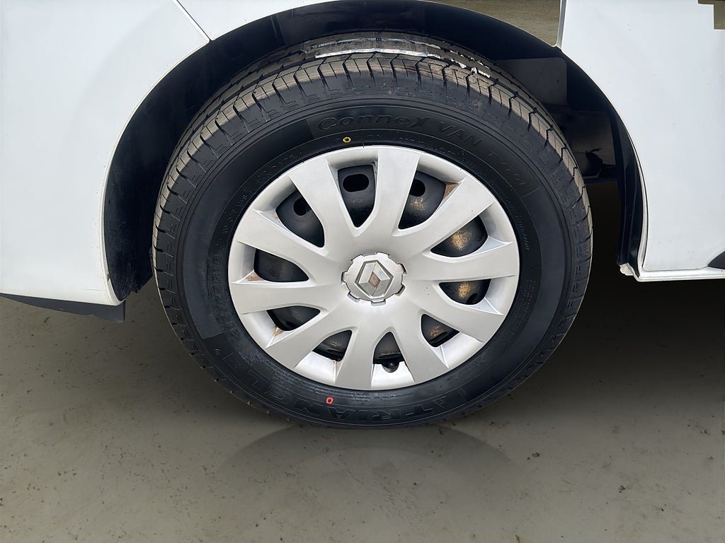 Vehicle Image 32