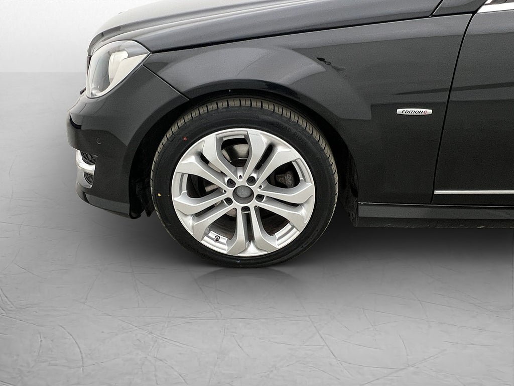 Vehicle Image 29