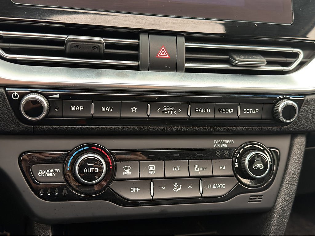 Vehicle Image 23