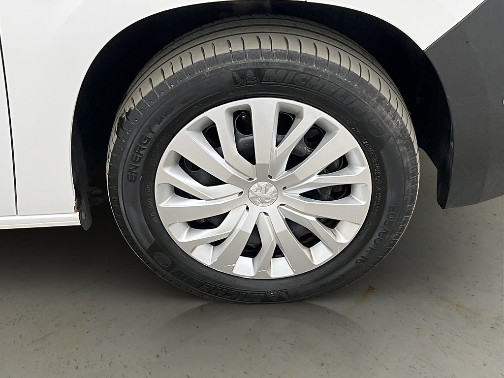 Vehicle Image 35