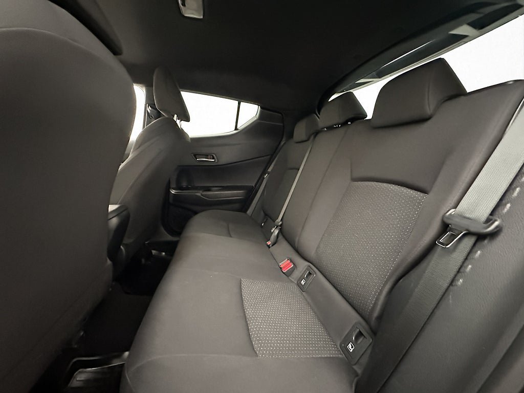 Vehicle Image 25