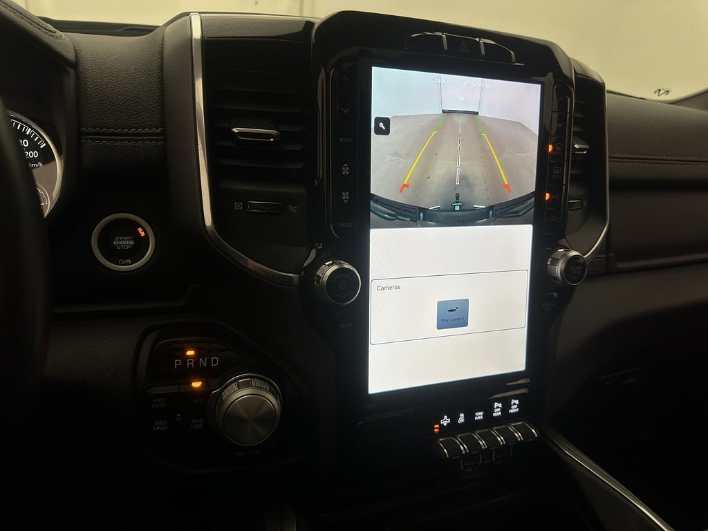Vehicle Image 25