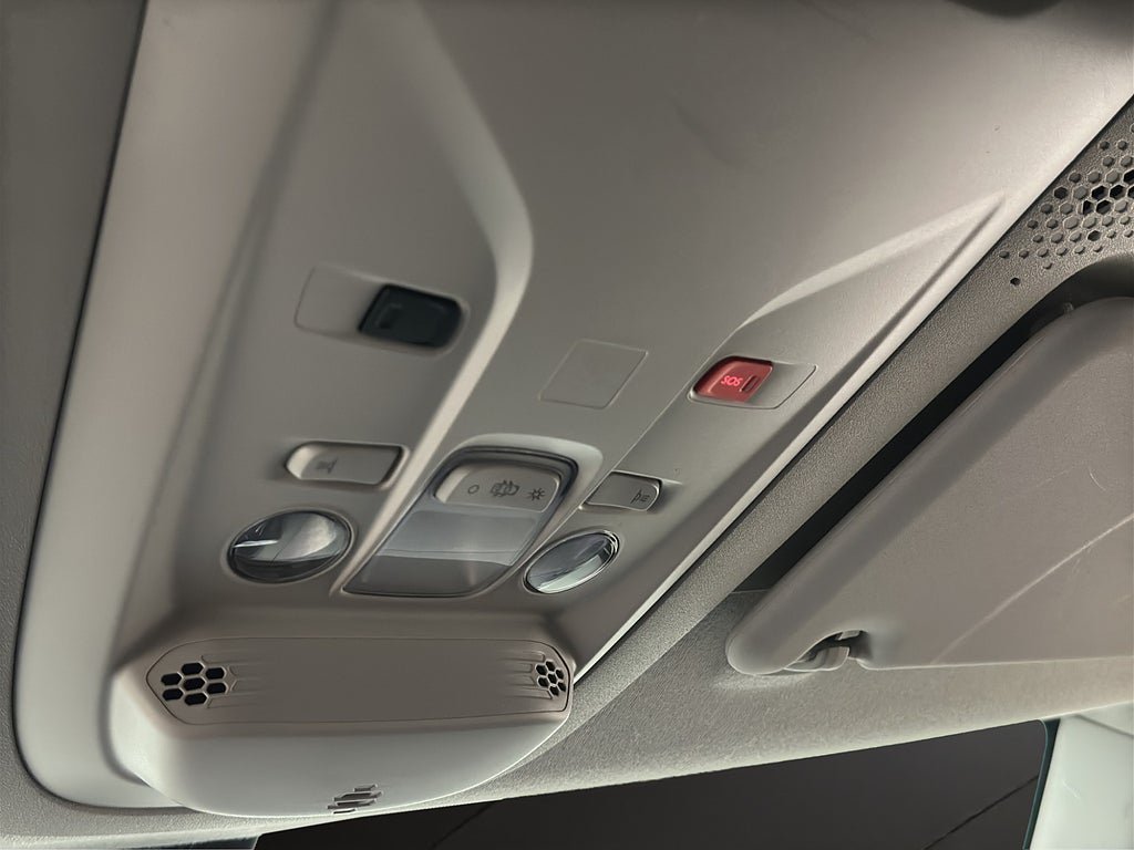 Vehicle Image 32