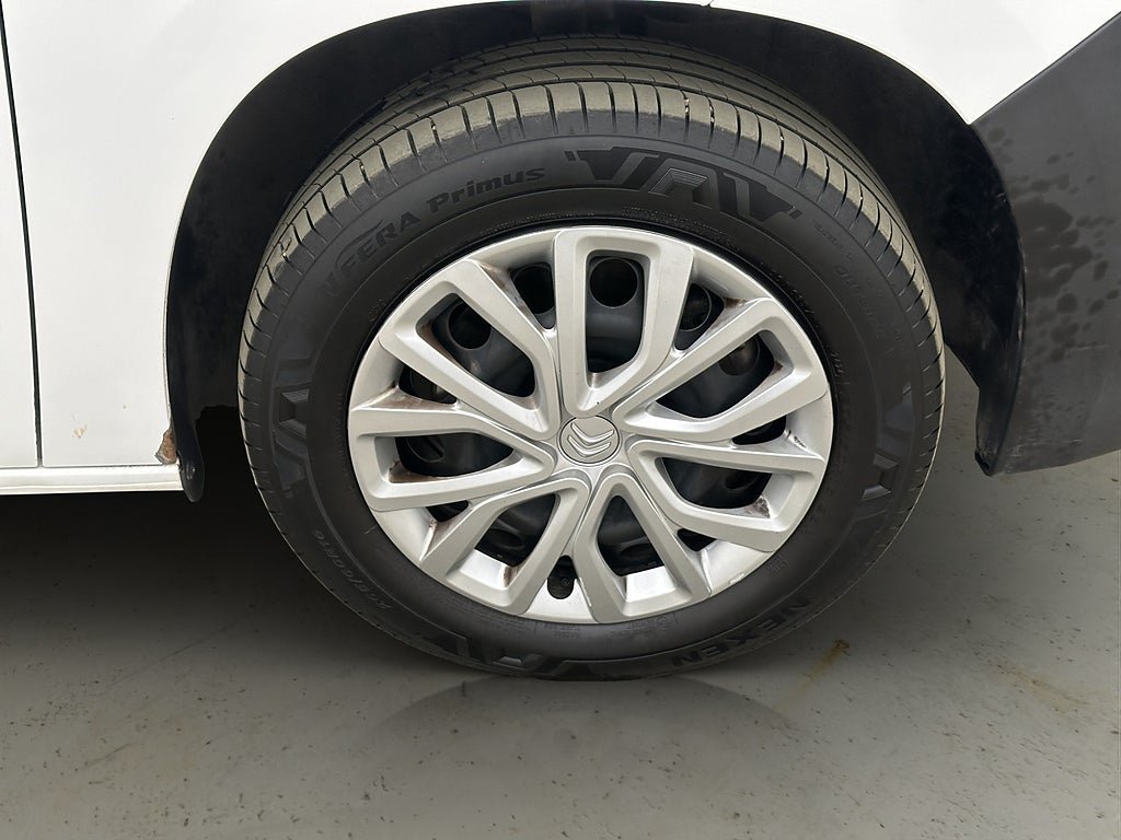 Vehicle Image 33