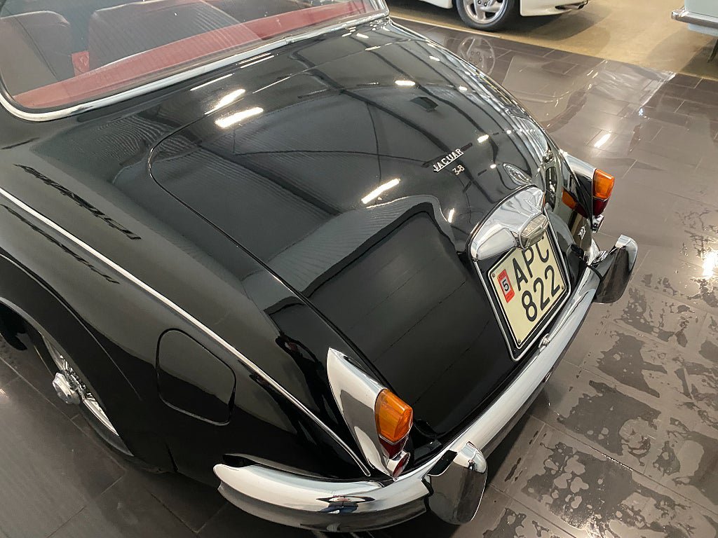 Vehicle Image 32