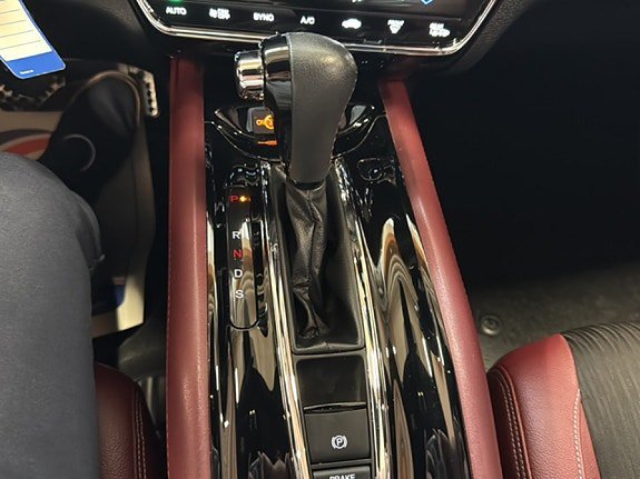 Vehicle Image 12