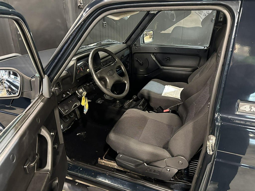 Vehicle Image 16