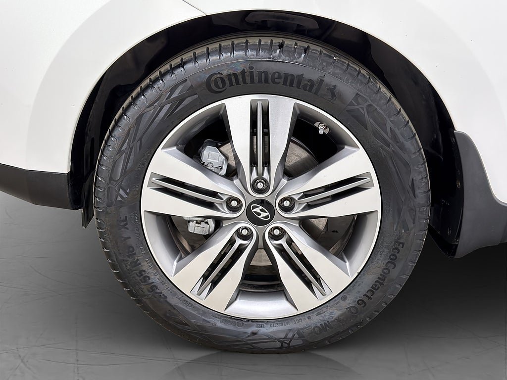 Vehicle Image 10