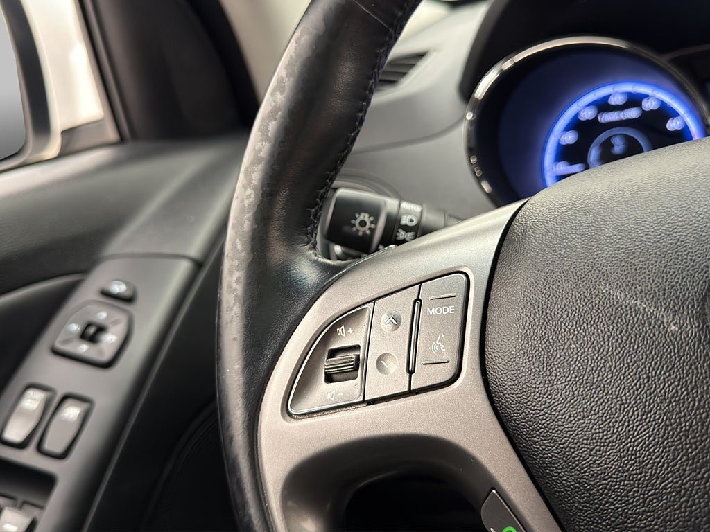 Vehicle Image 32