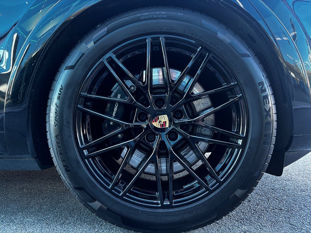 Vehicle Image 12