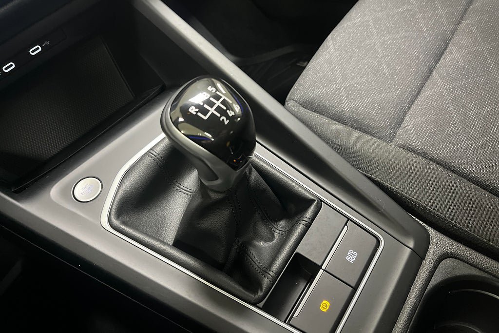 Vehicle Image 25
