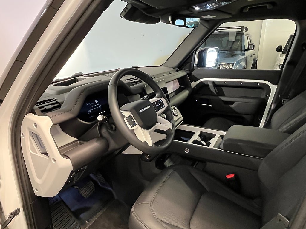 Vehicle Image 8