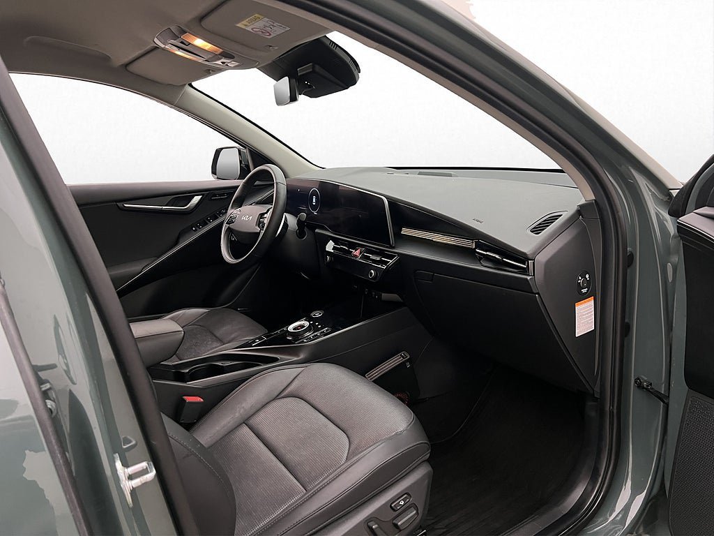 Vehicle Image 23