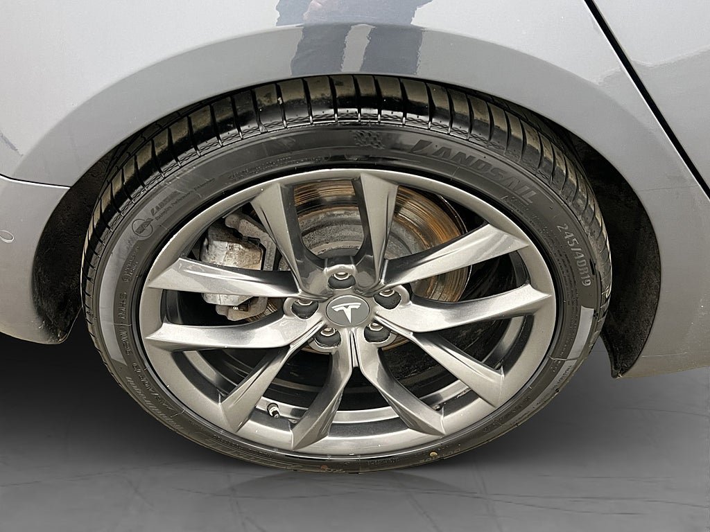 Vehicle Image 32