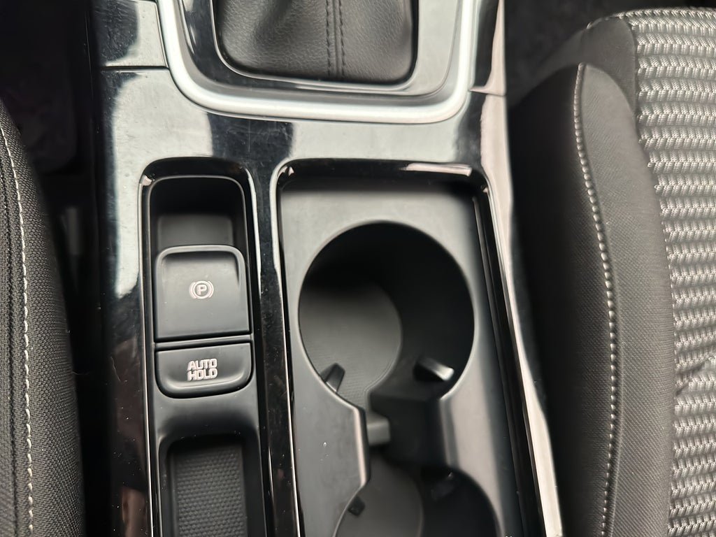 Vehicle Image 25