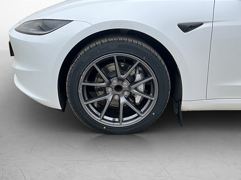 Vehicle Image 35