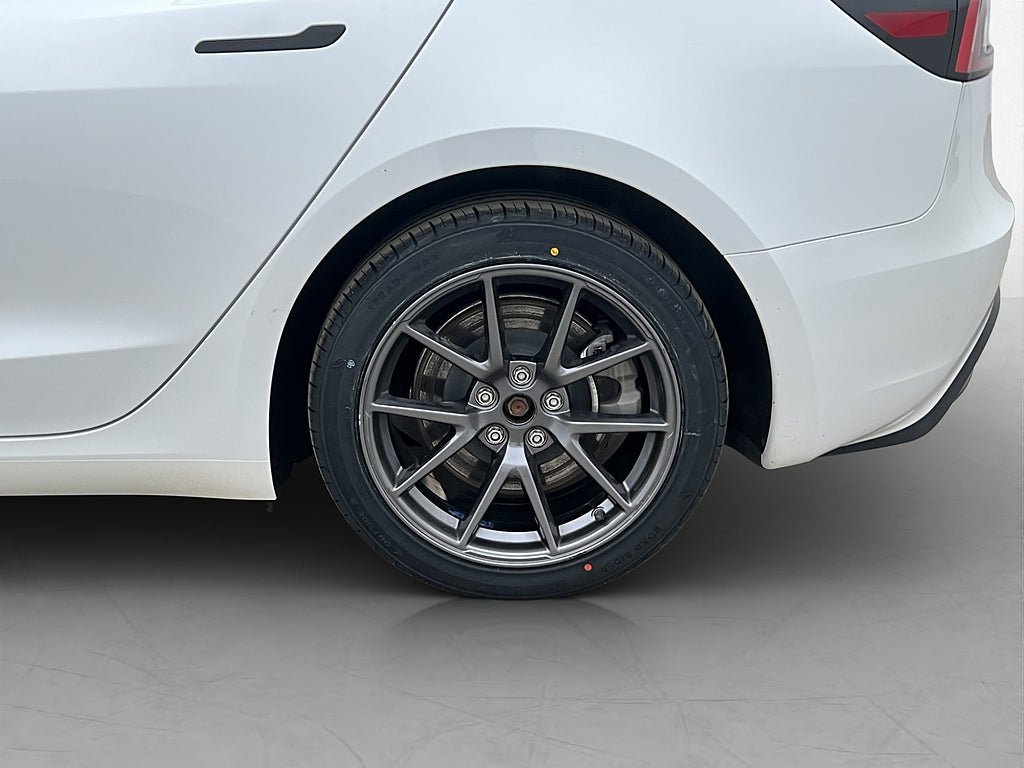 Vehicle Image 36