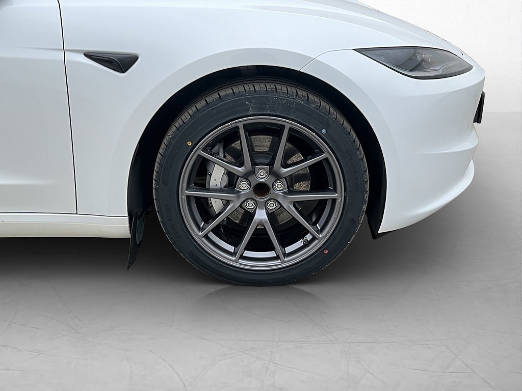 Vehicle Image 38
