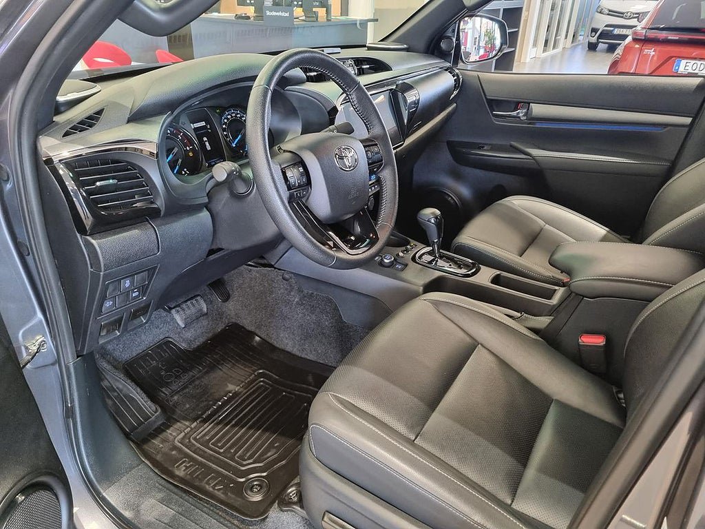 Vehicle Image 8