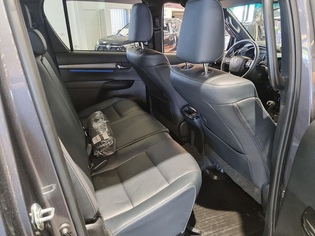 Vehicle Image 11