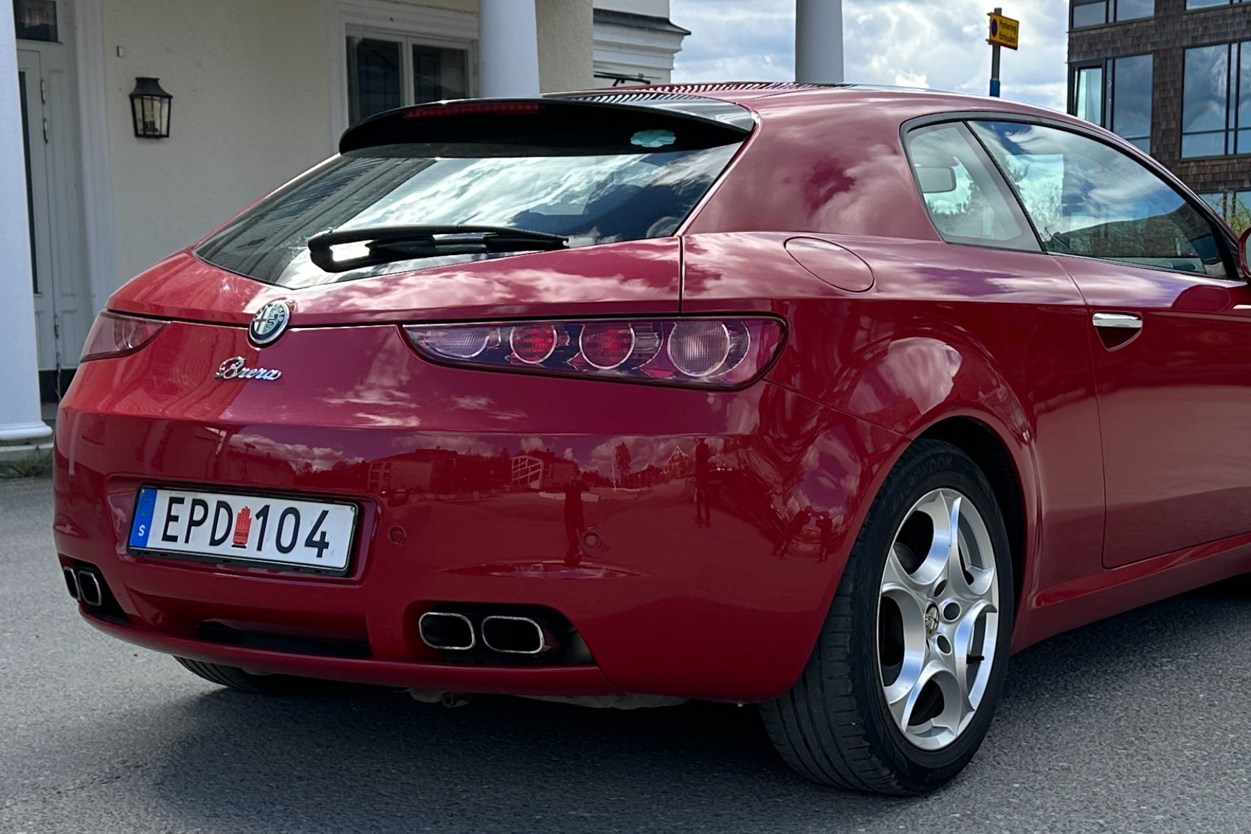 Vehicle Image 25